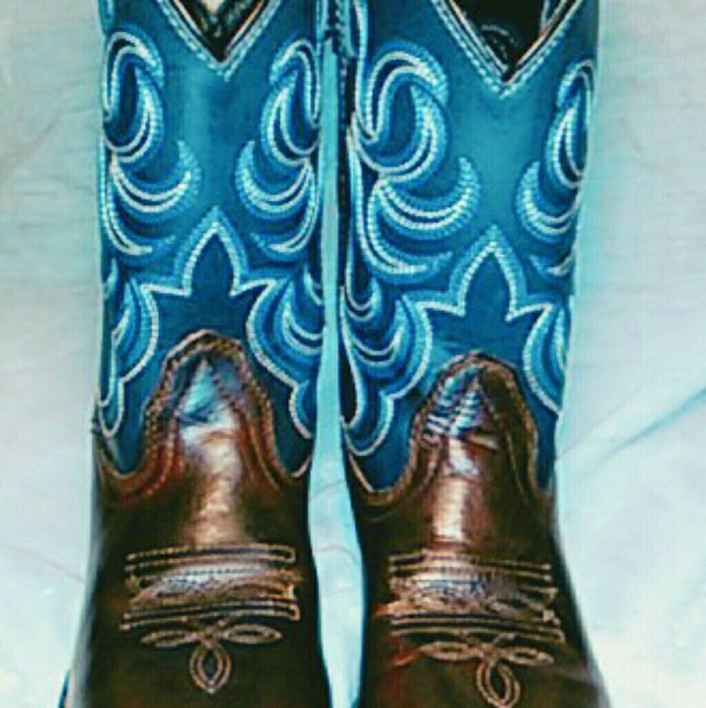 So cute!! Kids Justin boots size 1